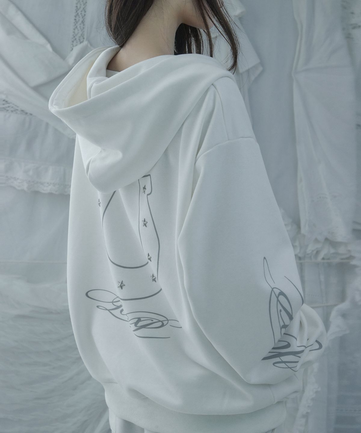 루프(LOOXP) 홀스 자수 레터링 오버핏 후드집업 아이보리