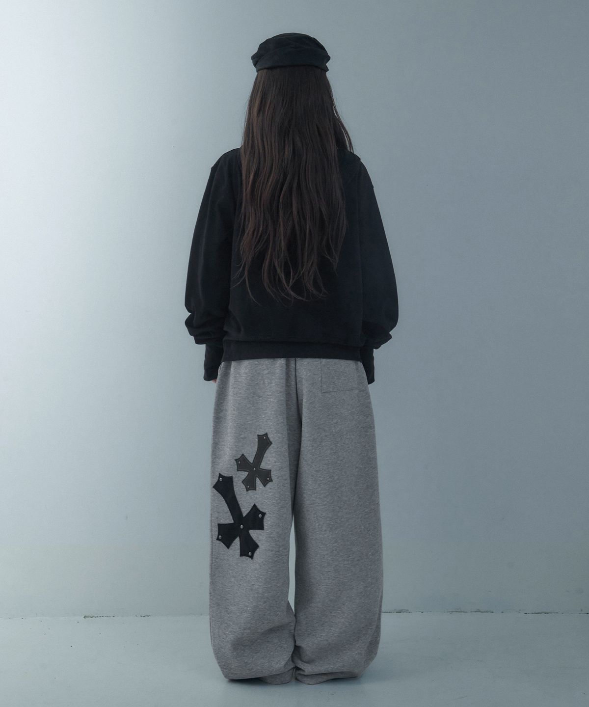 루프(LOOXP) 백 사선 크로스 트레이닝 와이드 롱팬츠 그레이