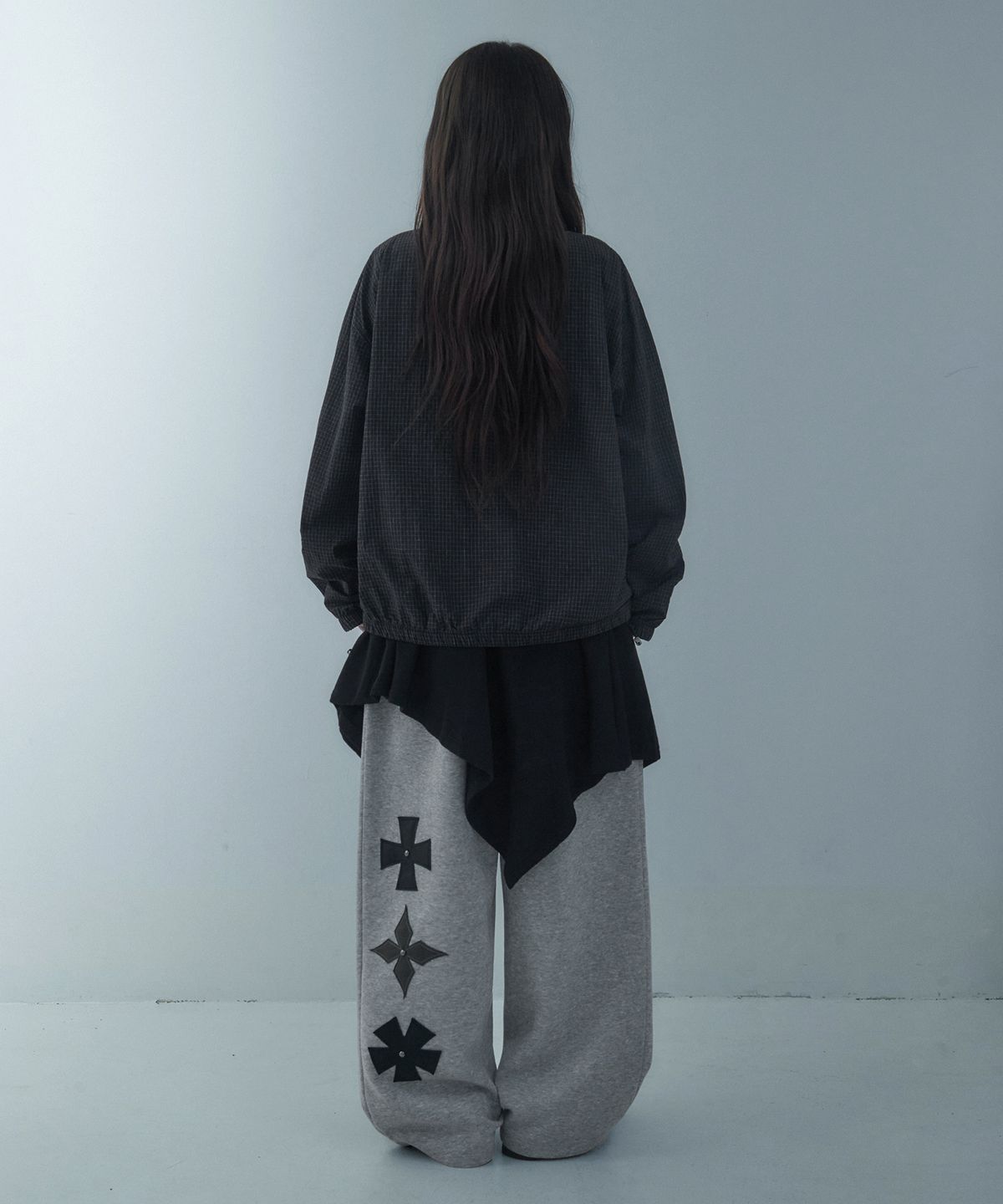 루프(LOOXP) 백 사선 포인트 리벳 트레이닝 와이드 롱팬츠 그레이