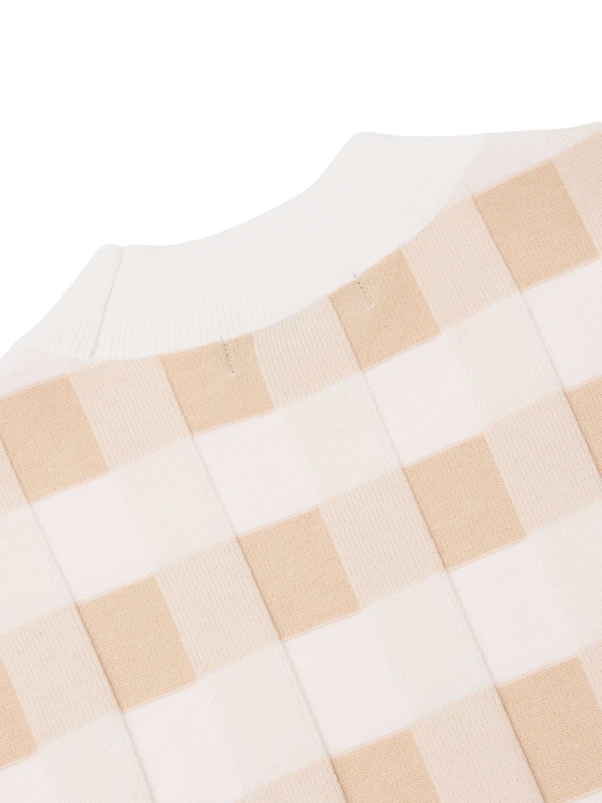 와이드앵글(WIDEANGLE) TO 입체 체크 패턴 반모크넥 L_Off White