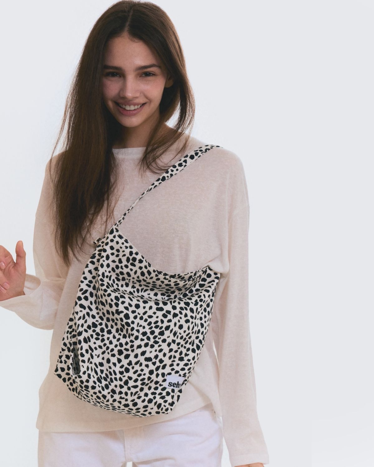 세르(SEHR) Leopard Medium Bucket Bag (White)