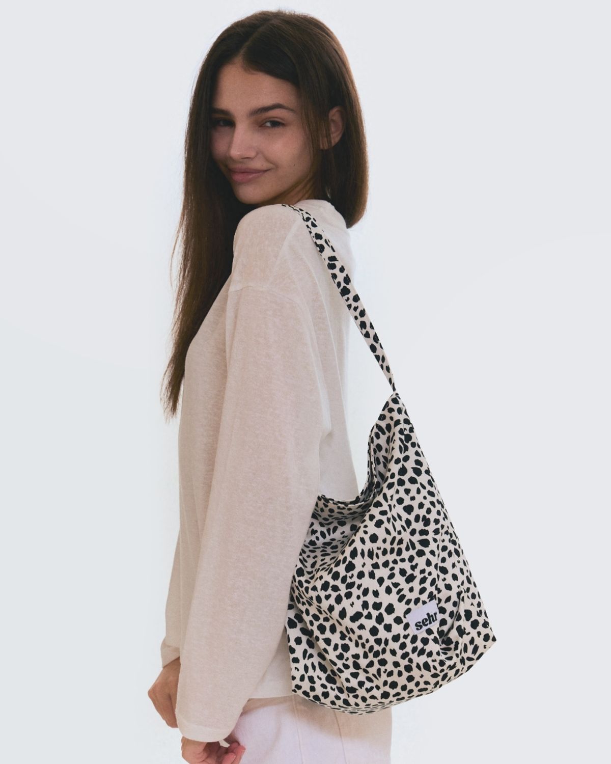 세르(SEHR) Leopard Medium Bucket Bag (White)