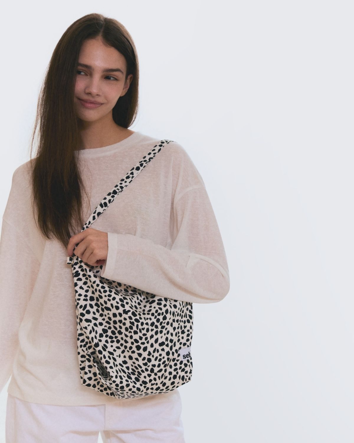 세르(SEHR) Leopard Medium Bucket Bag (White)