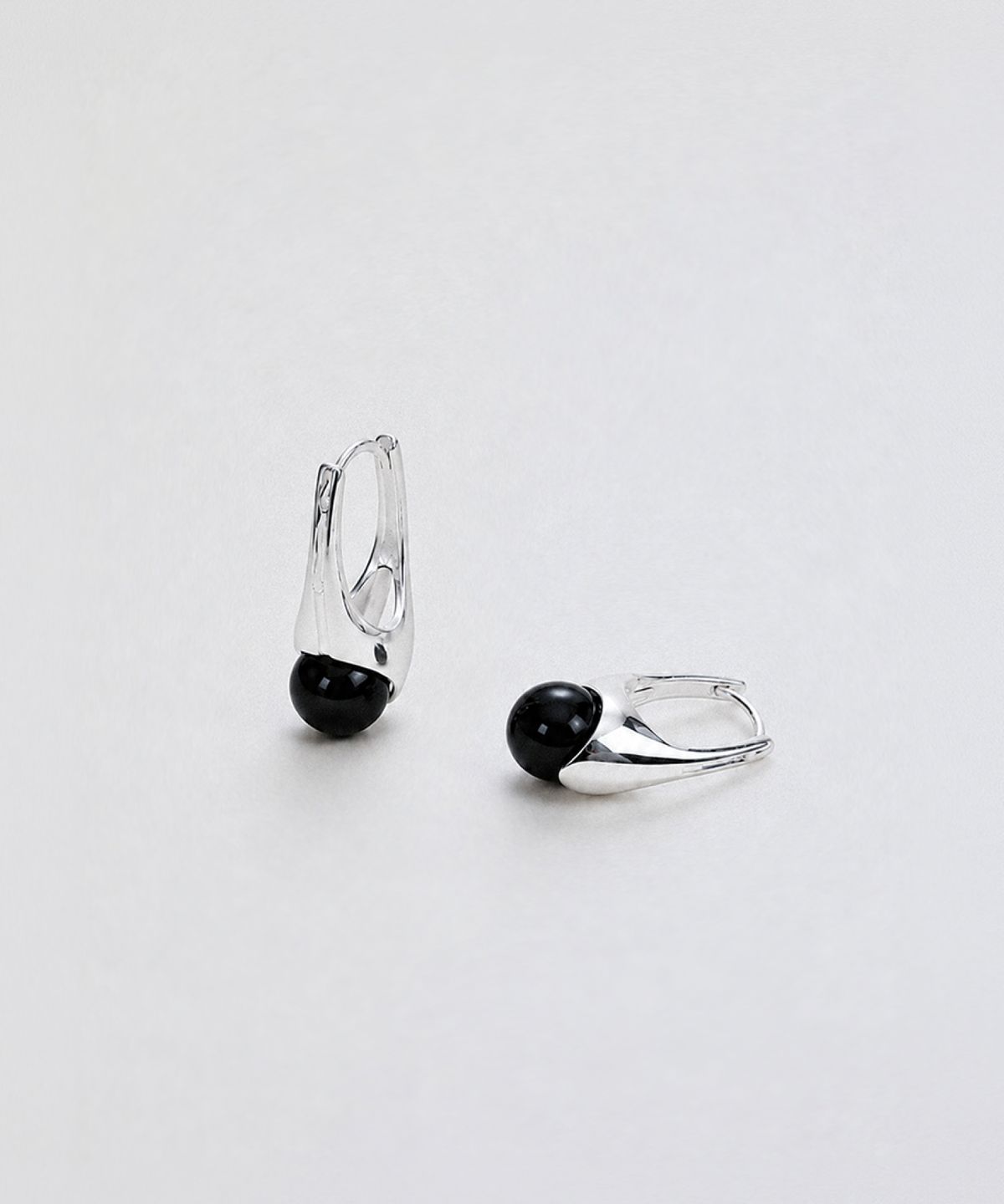 노시스(KNOSIS) [925 silver] 오닉스 드롭 귀걸이
