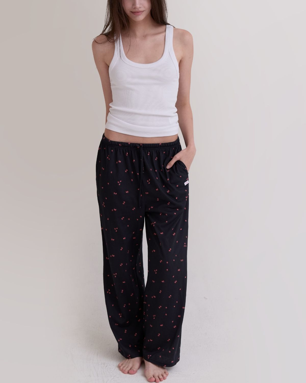 세르(SEHR) Red Berry Day-Wear Pants (Black)