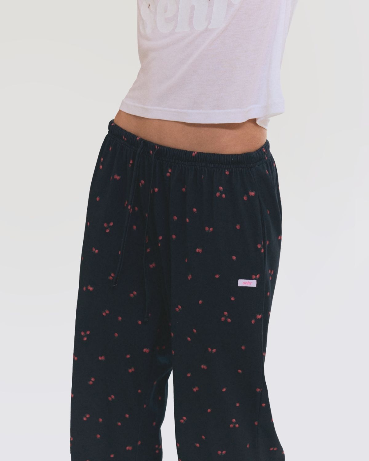 세르(SEHR) Red Berry Day-Wear Pants (Black)
