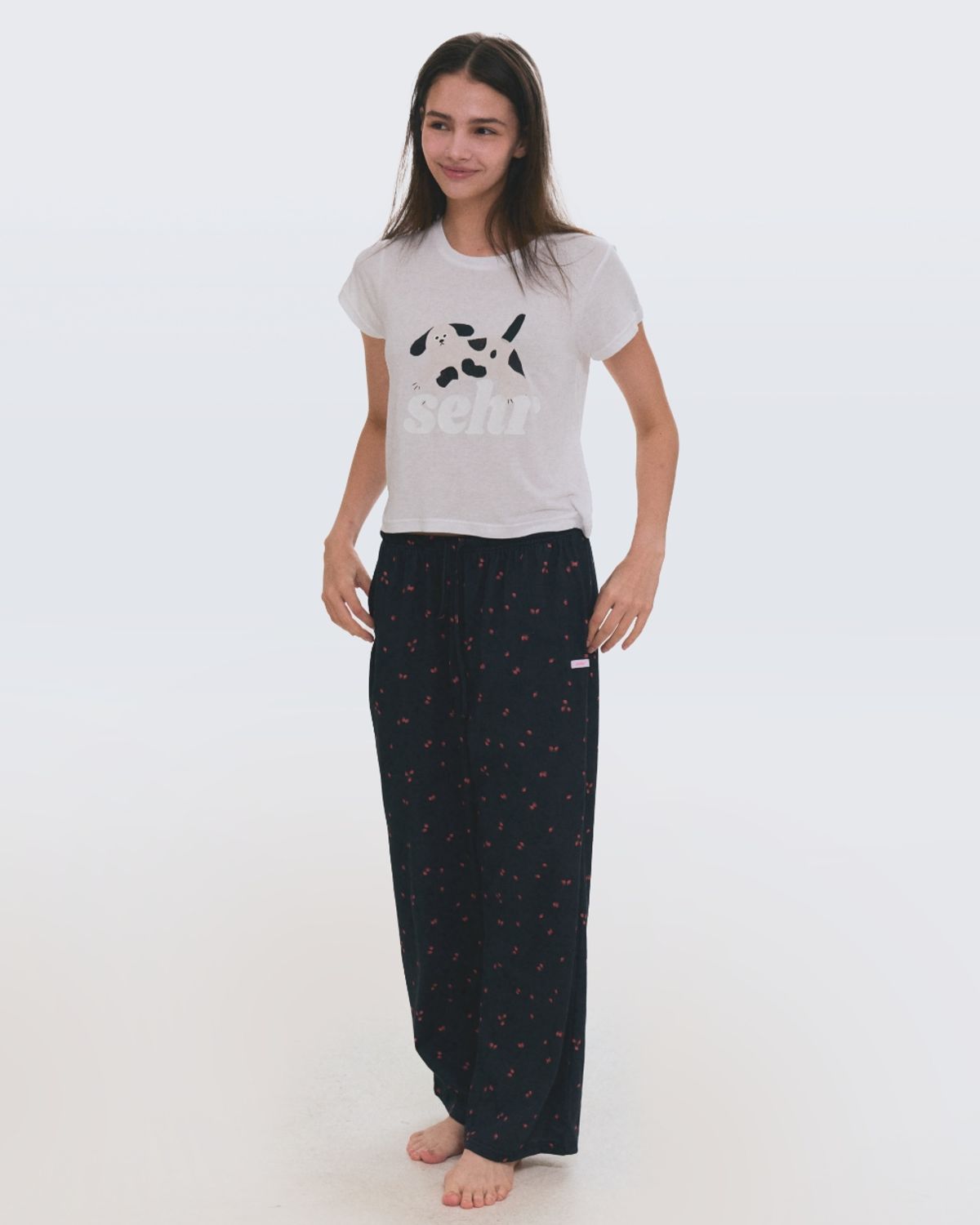 세르(SEHR) Red Berry Day-Wear Pants (Black)