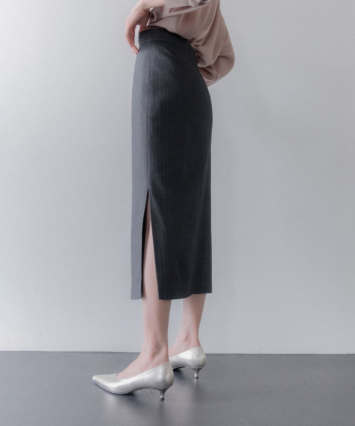 메무아(MEMUA) 핀ST 와이드 슬릿 미디 스커트(그레이)