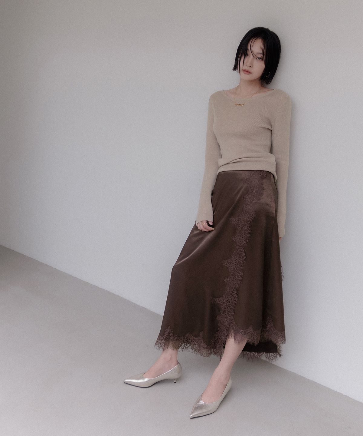 메무아(MEMUA) 에끌로 새틴 레이스 롱스커트