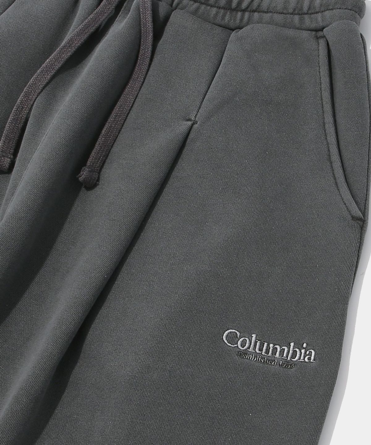 컬럼비아 유니버시티(COLUMBIA UNIVERSITY) NYC EMB DYED TERRY PINTUCK SWEATPANTS_CHARCOAL