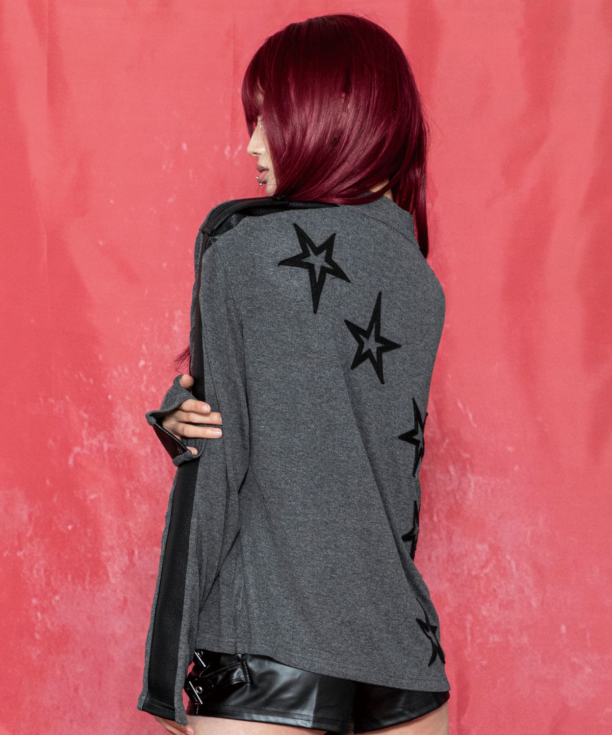 글랙(GLACK) GT189 스타 트레일 아플리케 PU레더 믹스 피티드 롱슬리브 집업 (CHARCOAL GRAY)