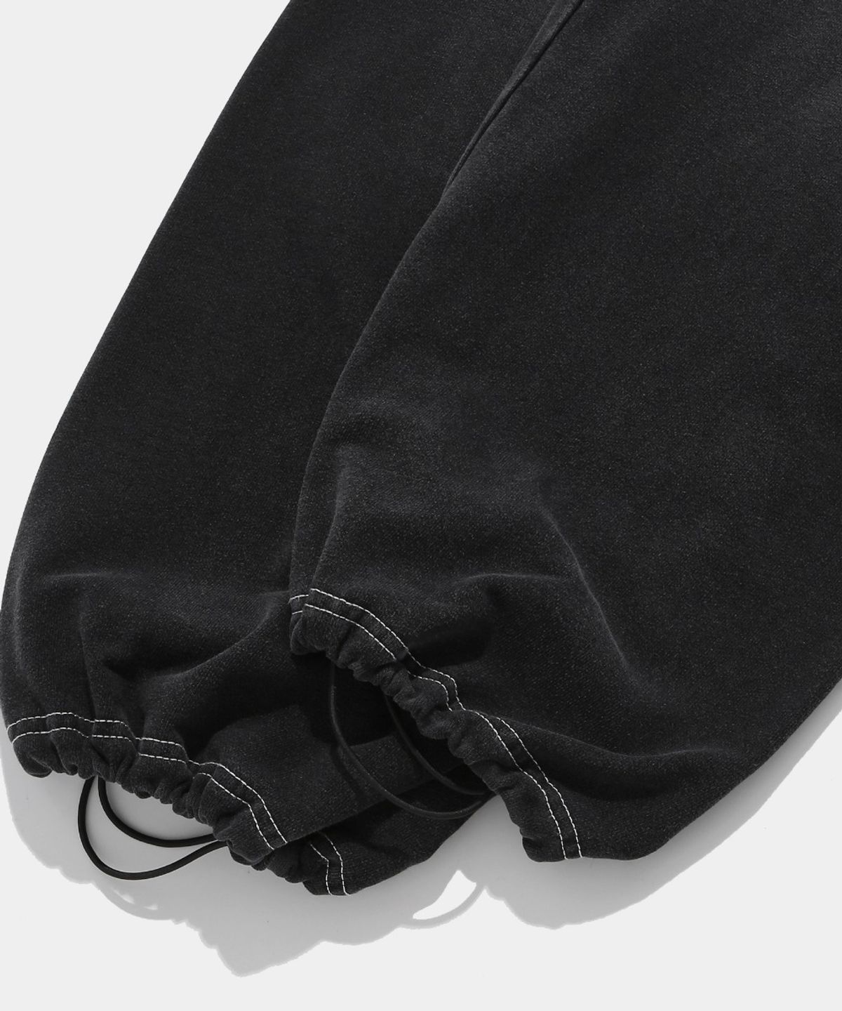 컬럼비아 유니버시티(COLUMBIA UNIVERSITY) CAT WASHED LOOSE-FIT DENIM TERRY SWEATPANTS_BLACK DENIM