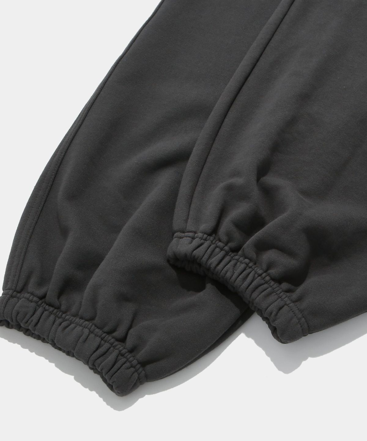 컬럼비아 유니버시티(COLUMBIA UNIVERSITY) CU TNB TERRY WIDE JOGGER SWEATPANTS_CHARCOAL