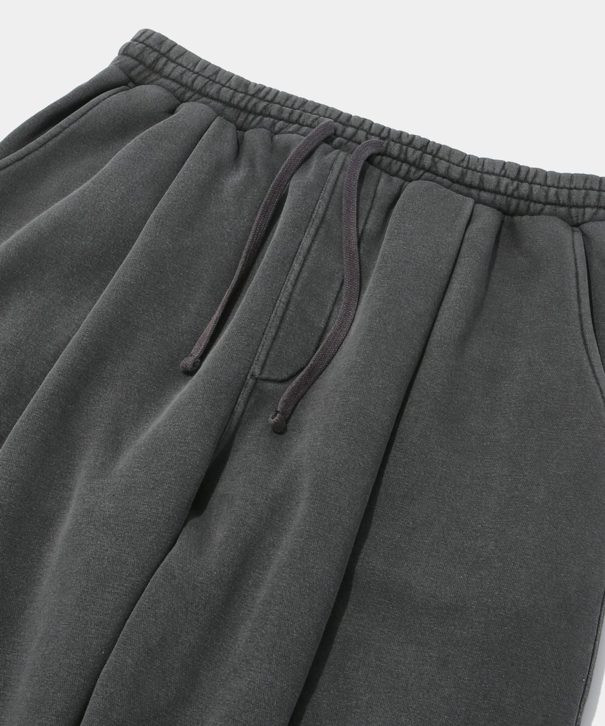컬럼비아 유니버시티(COLUMBIA UNIVERSITY) TINY SCRIPT DYED FLEECE WIDE JOGGER SWEATPANTS_CHARCOAL