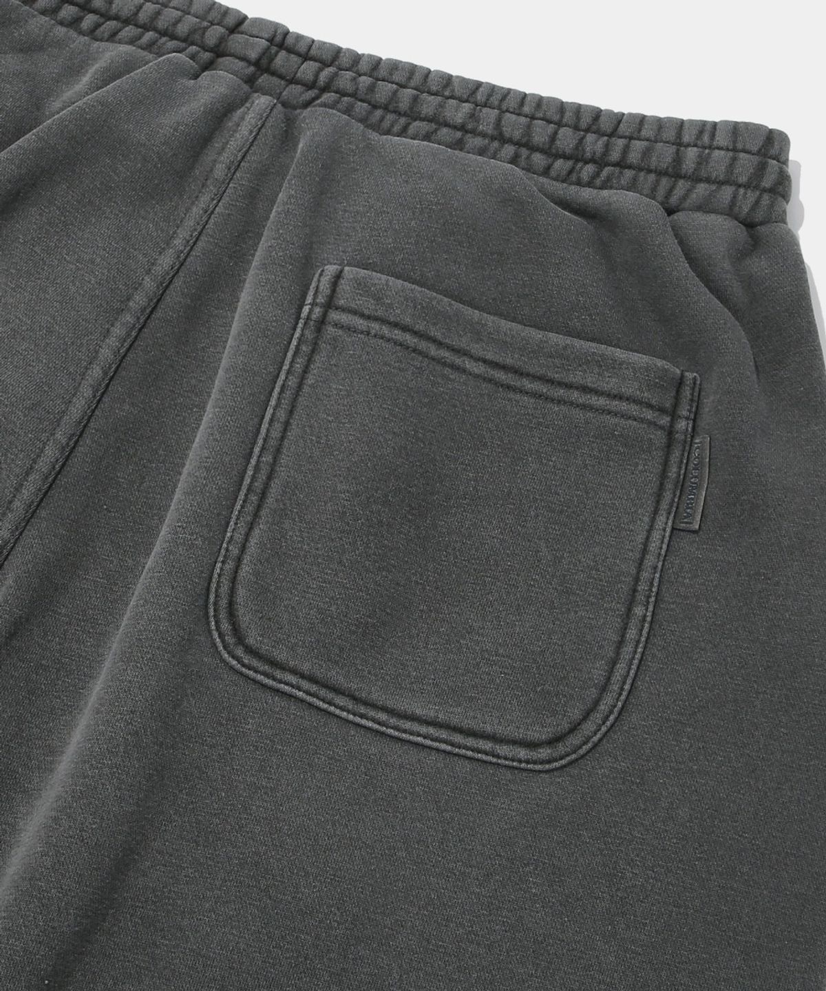 컬럼비아 유니버시티(COLUMBIA UNIVERSITY) TINY SCRIPT DYED FLEECE WIDE JOGGER SWEATPANTS_CHARCOAL