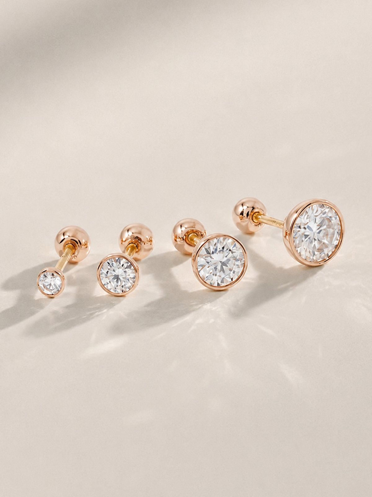 미니멀피어싱(MINIMALPIERCING) 14K 모이사나이트 다이아 퓨어 베젤 피어싱 귀걸이