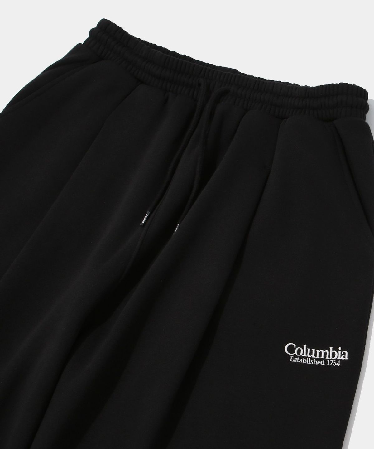 컬럼비아 유니버시티(COLUMBIA UNIVERSITY) NYC EMB FLEECE PINTUCK SWEATPANTS_BLACK