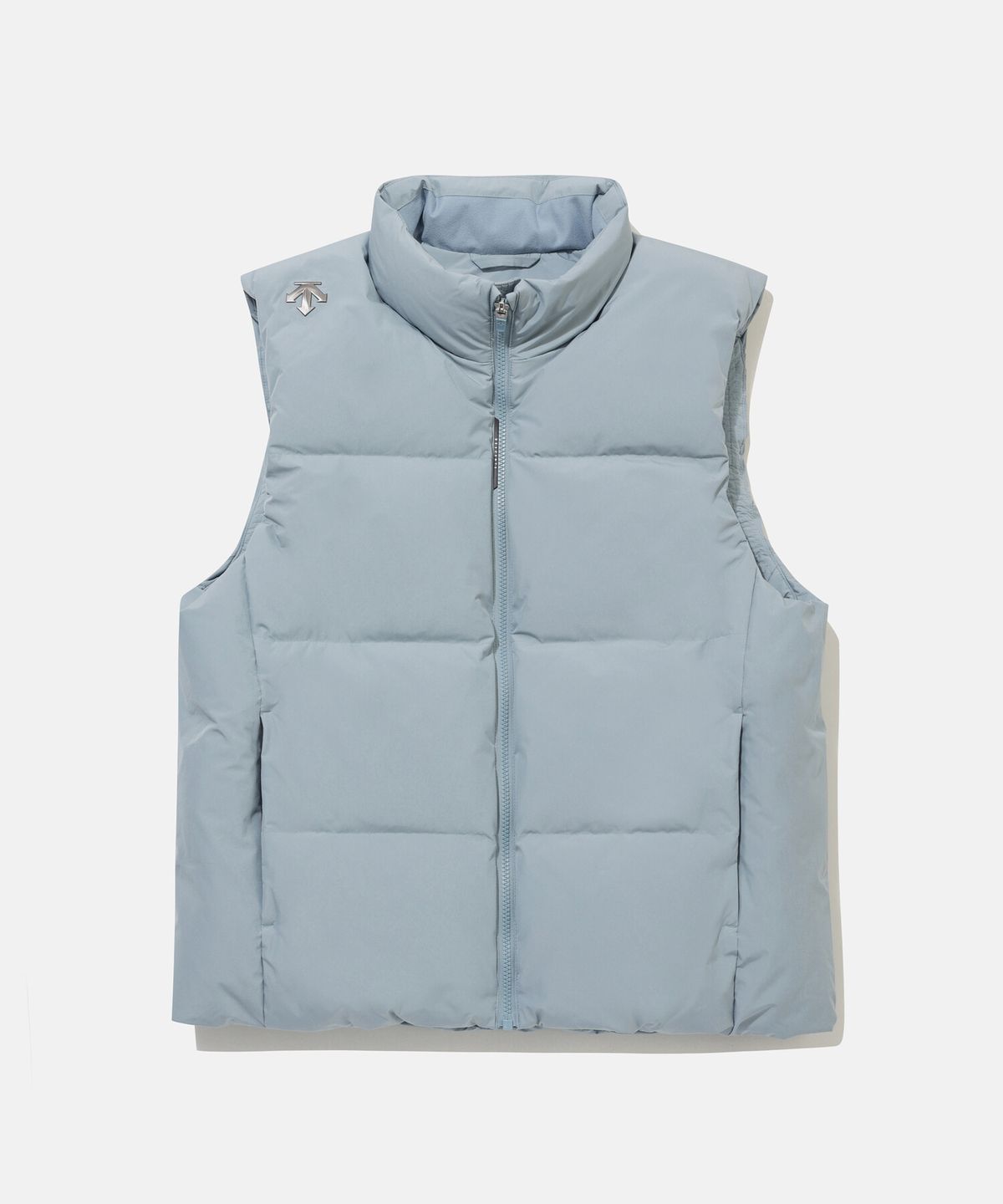 데상트(DESCENTE) 에센셜 숏 푸퍼 컴포트핏 다운 베스트 스카이 블루 SR423UDVO1