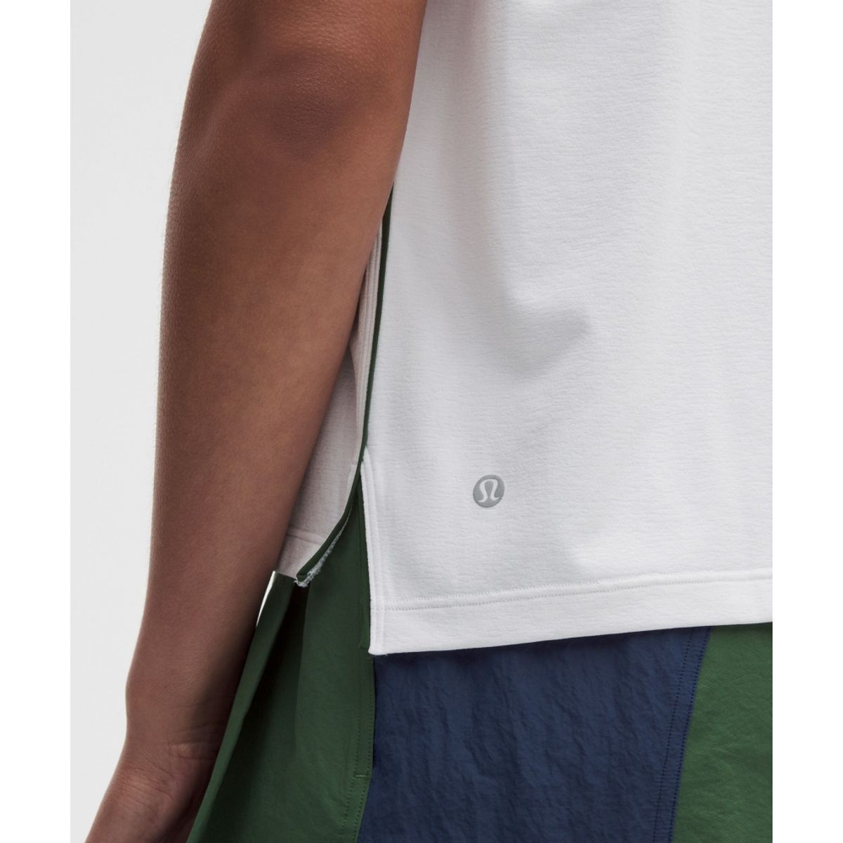 룰루레몬(LULULEMON) 릴랙스 핏 머슬 탱크탑 *테니스 그래픽  WHT IVYG