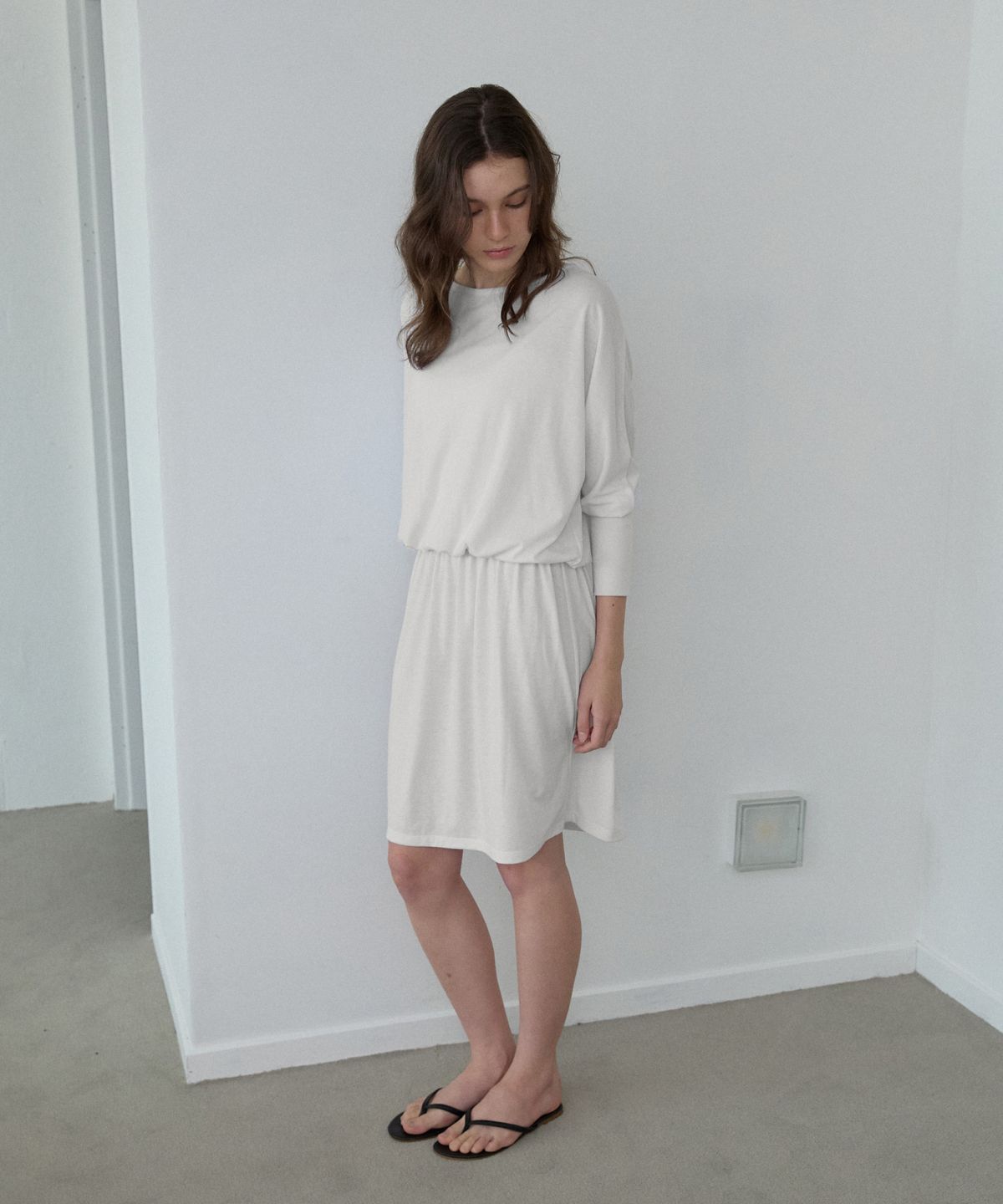 위오이(WIOE) Drape Shirring Mini Dress_Ivory