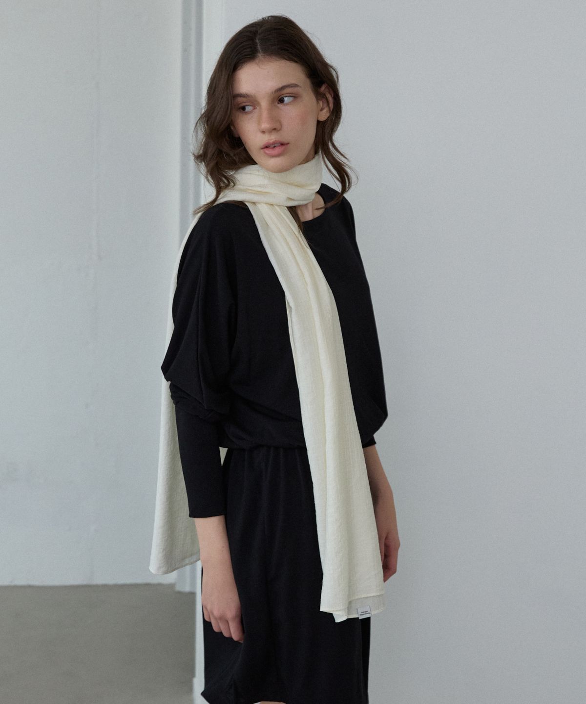 위오이(WIOE) Drape Shirring Mini Dress_Black