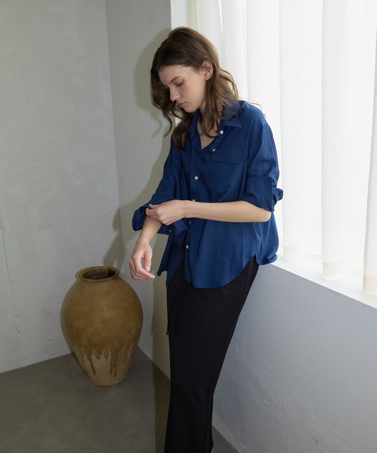 위오이(WIOE) Double Pocket Shirt_Deep Blue