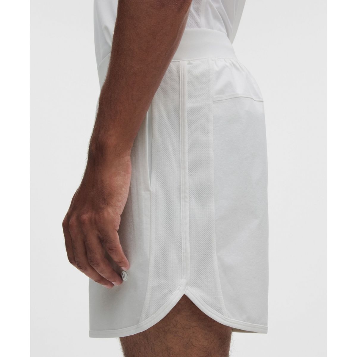 룰루레몬(LULULEMON) 라이트웨이트 메쉬 패널 테니스 쇼츠 7inch  WHT
