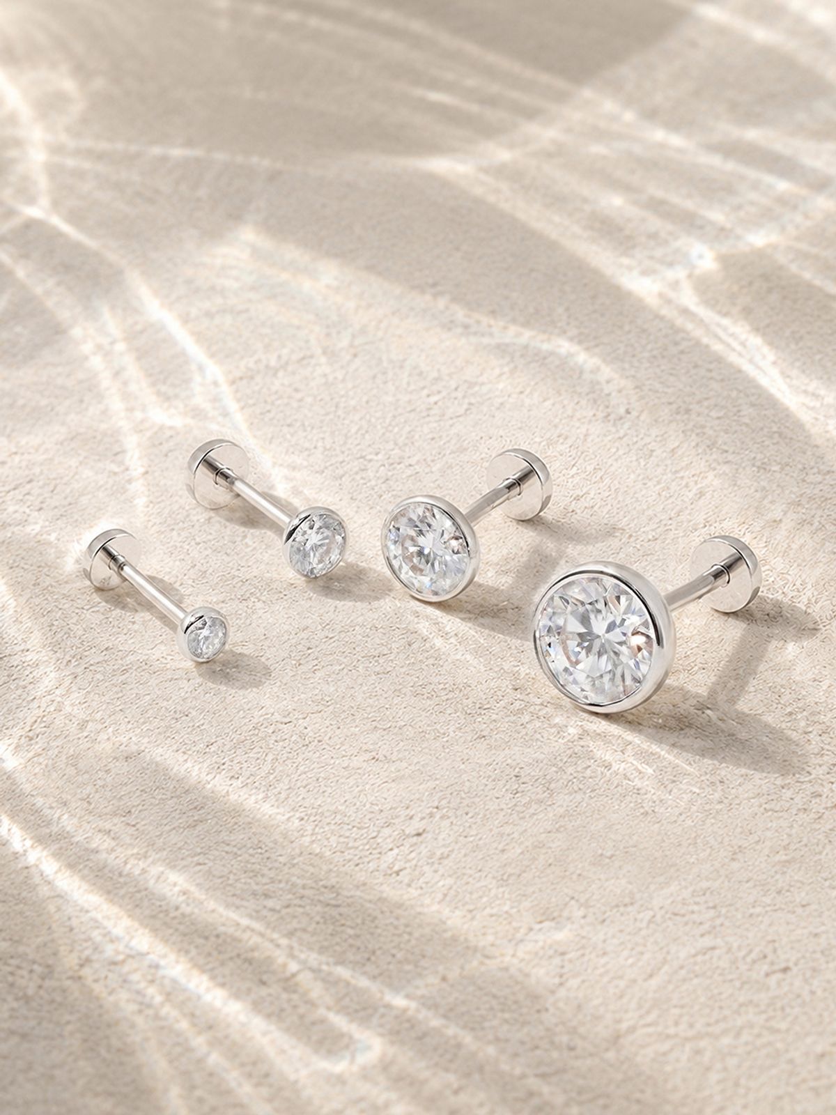 미니멀피어싱(MINIMALPIERCING) [0.8mm]14K 인터널 모이사나이트 다이아 퓨어 베젤 라블렛 피어싱