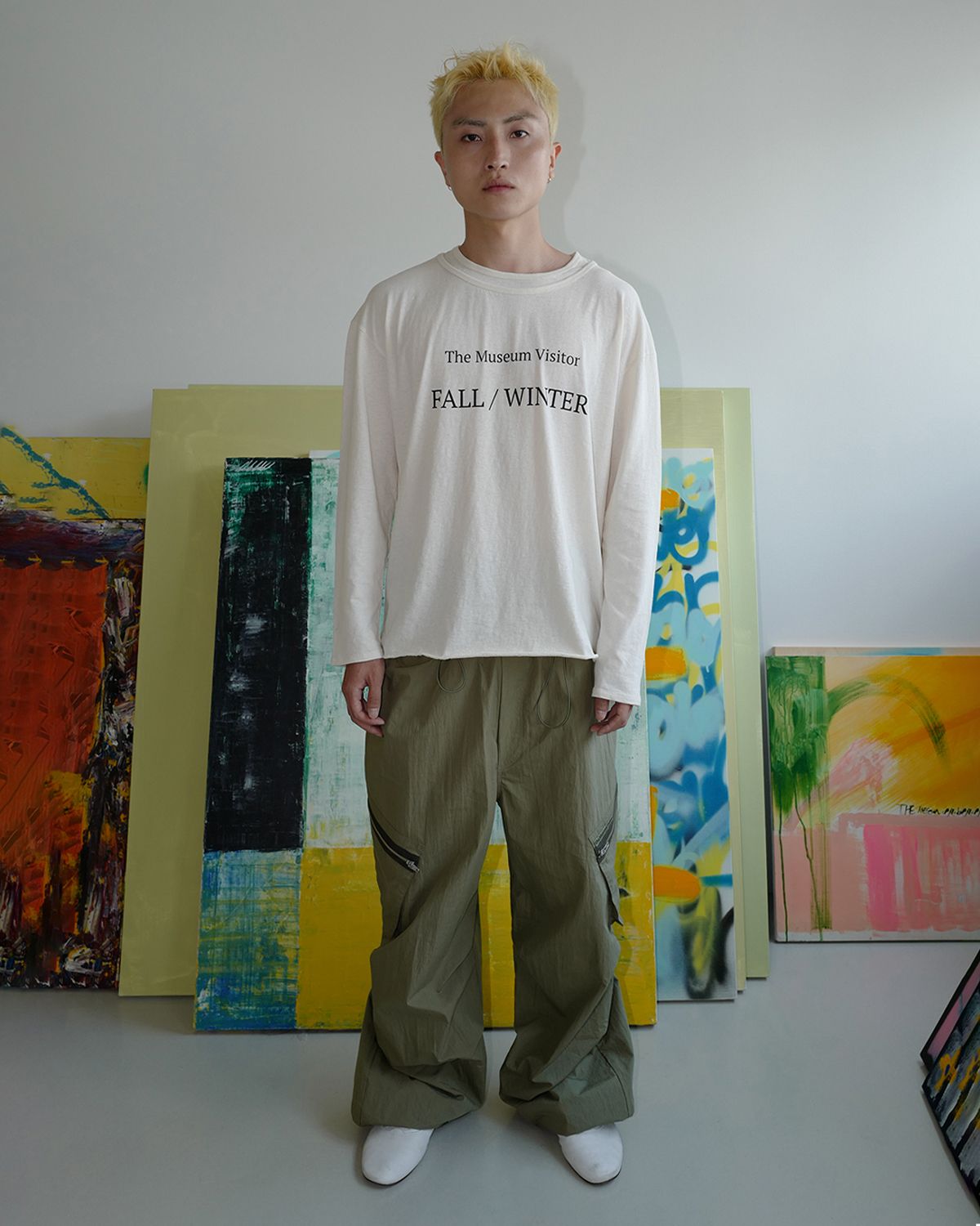 더뮤지엄비지터(THEMUSEUMVISITOR) PIN-TUCK NYLON DRAWSTRING PANTS (KHAKI)