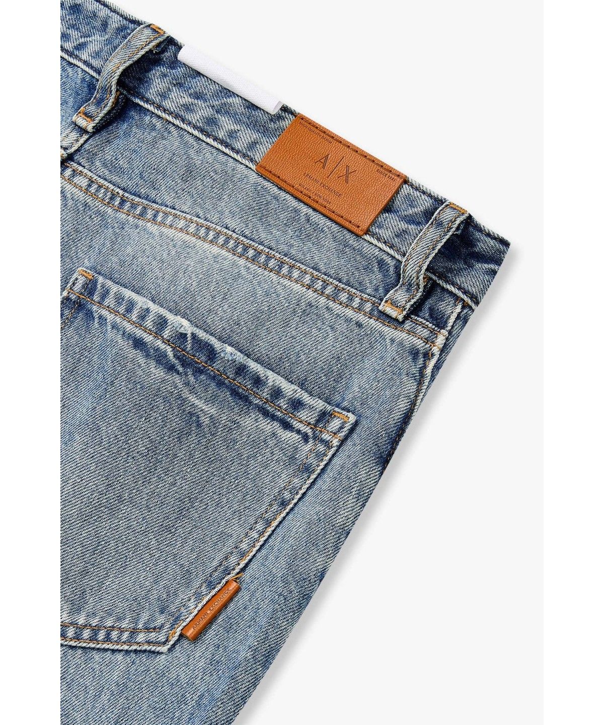아르마니 익스체인지(ARMANI EXCHANGE) 여성 로고 패치 미드라이즈 보이프렌드 진_라이트 블루 A426340501