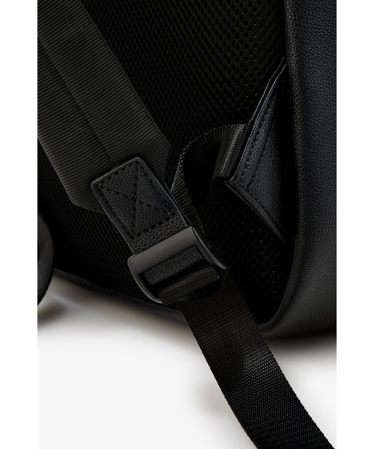 아르마니 익스체인지(ARMANI EXCHANGE) 남성 로고 미니멀리스트 백팩 _블랙 A416370101