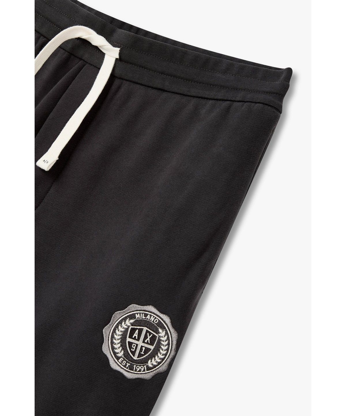 아르마니 익스체인지(ARMANI EXCHANGE) 남성 로고 와펜 스트링 조거 팬츠_차콜 그레이 A416342003