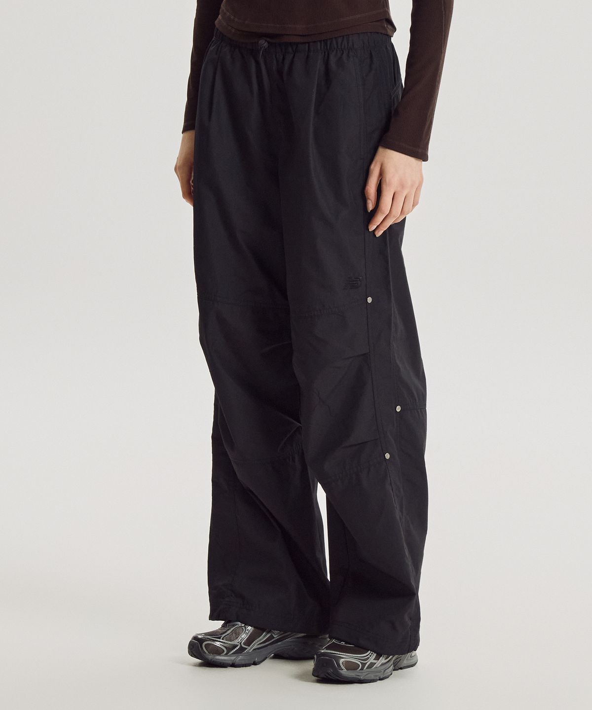 뉴발란스(NEW BALANCE) NBNTG3W822 / WOMEN ALLDAY 파라슈트 우븐 오버와이드 팬츠 (BLACK)