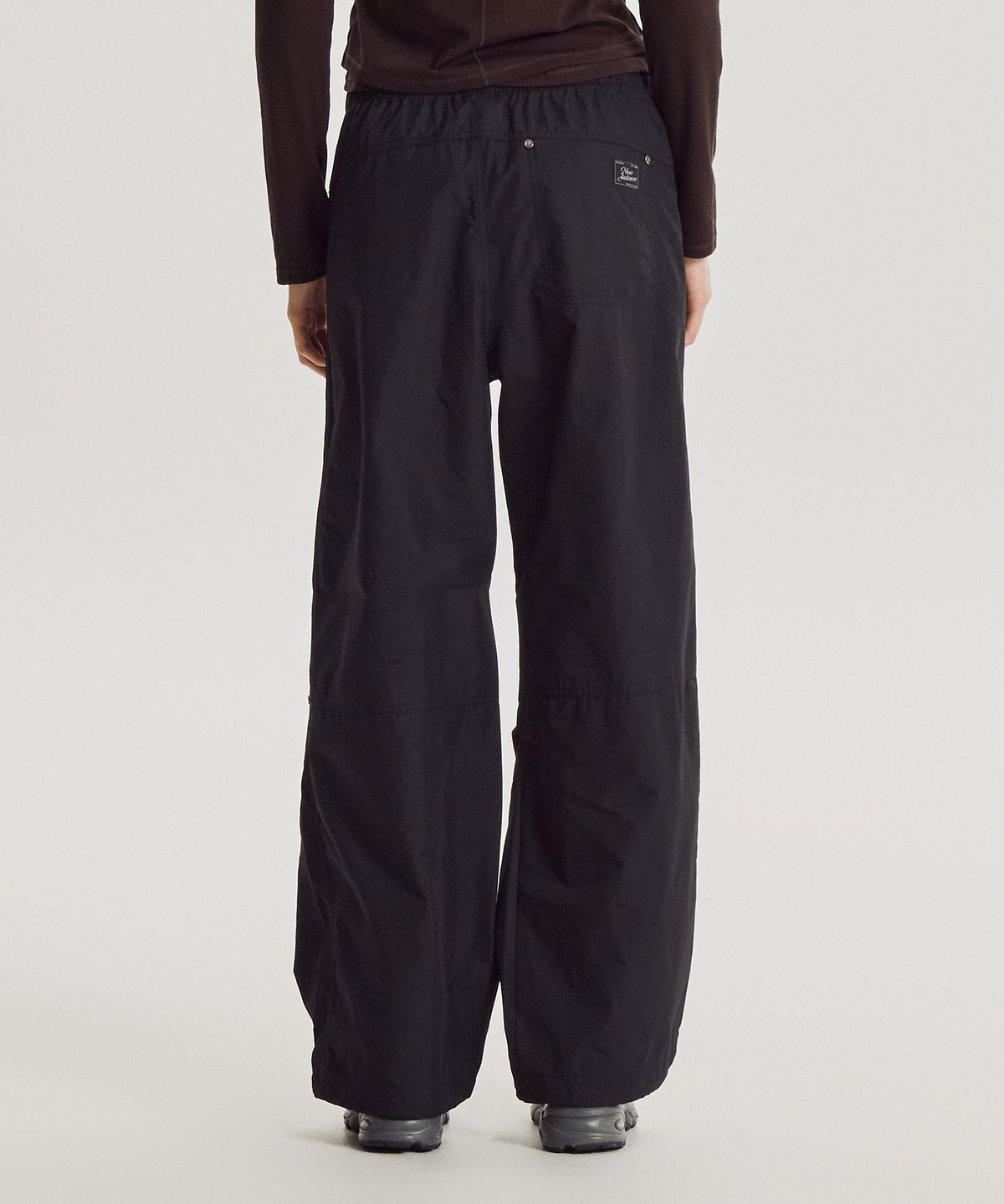 뉴발란스(NEW BALANCE) NBNTG3W822 / WOMEN ALLDAY 파라슈트 우븐 오버와이드 팬츠 (BLACK)