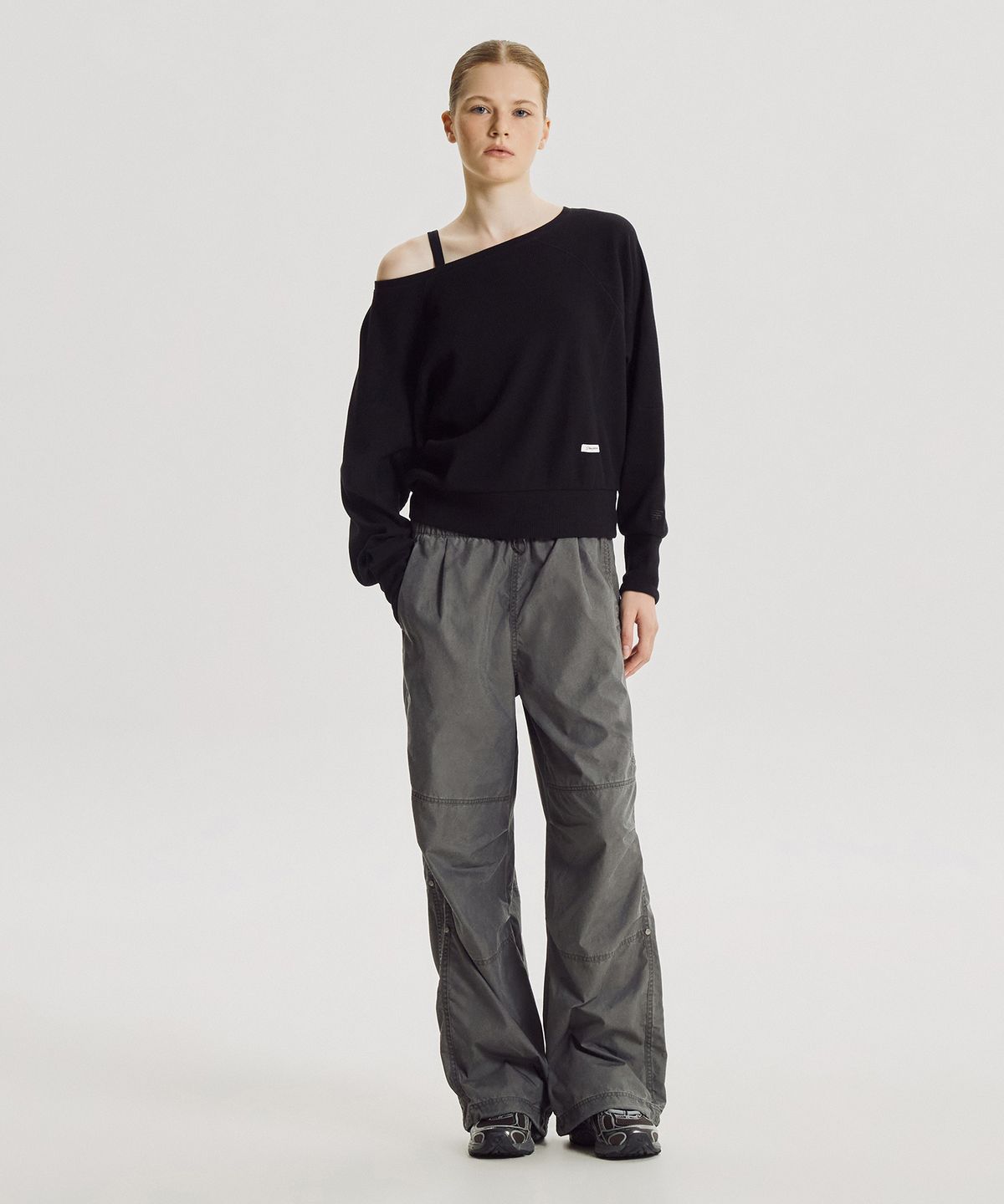 뉴발란스(NEW BALANCE) NBNTG3W822 / WOMEN ALLDAY 파라슈트 우븐 오버와이드 팬츠 (D/CHARCOAL)