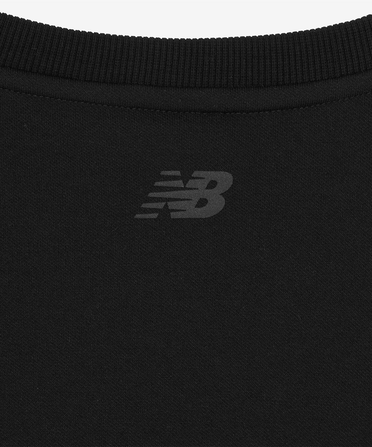 뉴발란스(NEW BALANCE) NBNCG41803 / UNI 에센셜 클래식 맨투맨 (BLACK)