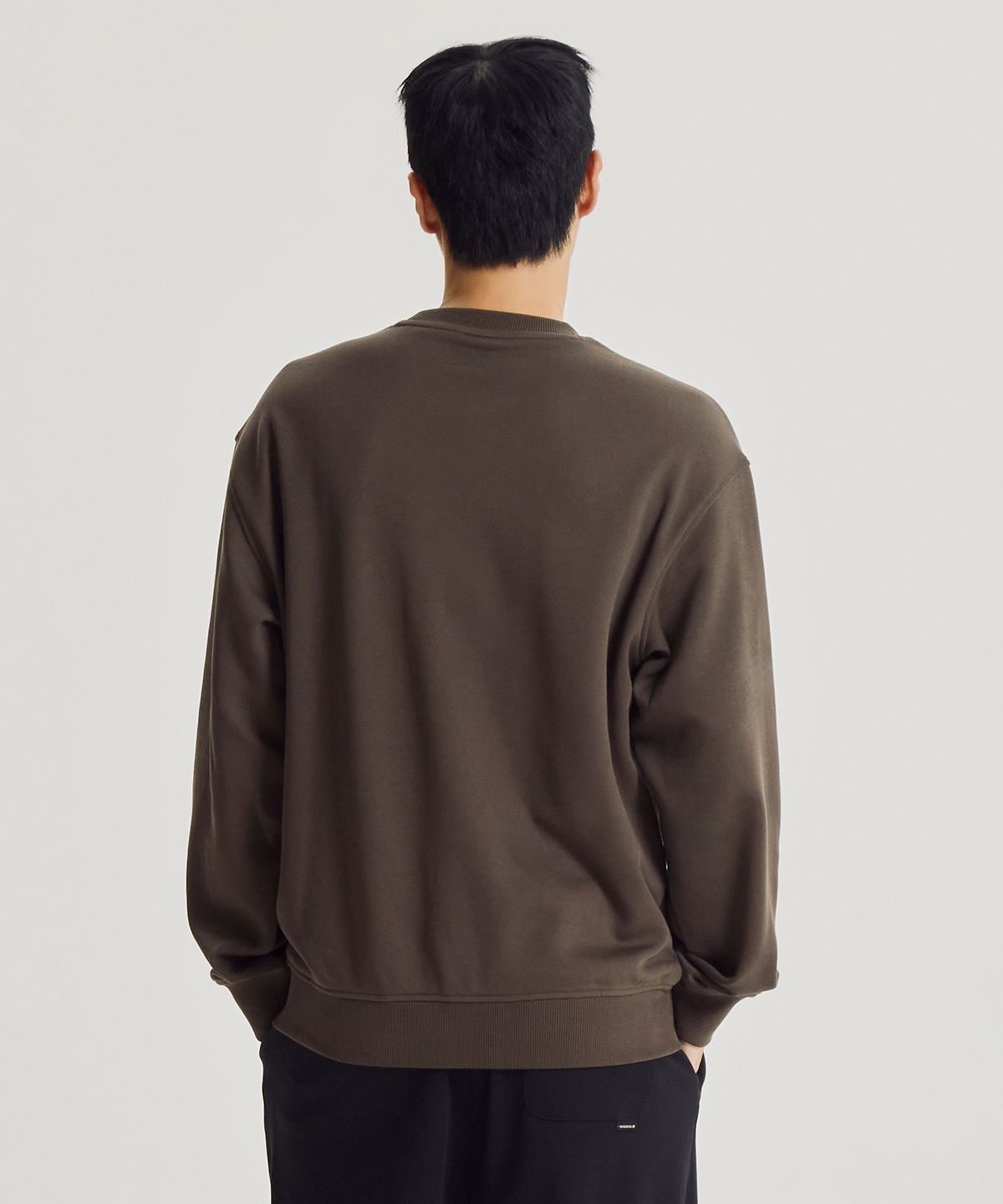 뉴발란스(NEW BALANCE) NBNCG41803 / UNI 에센셜 클래식 맨투맨 (COCOA)