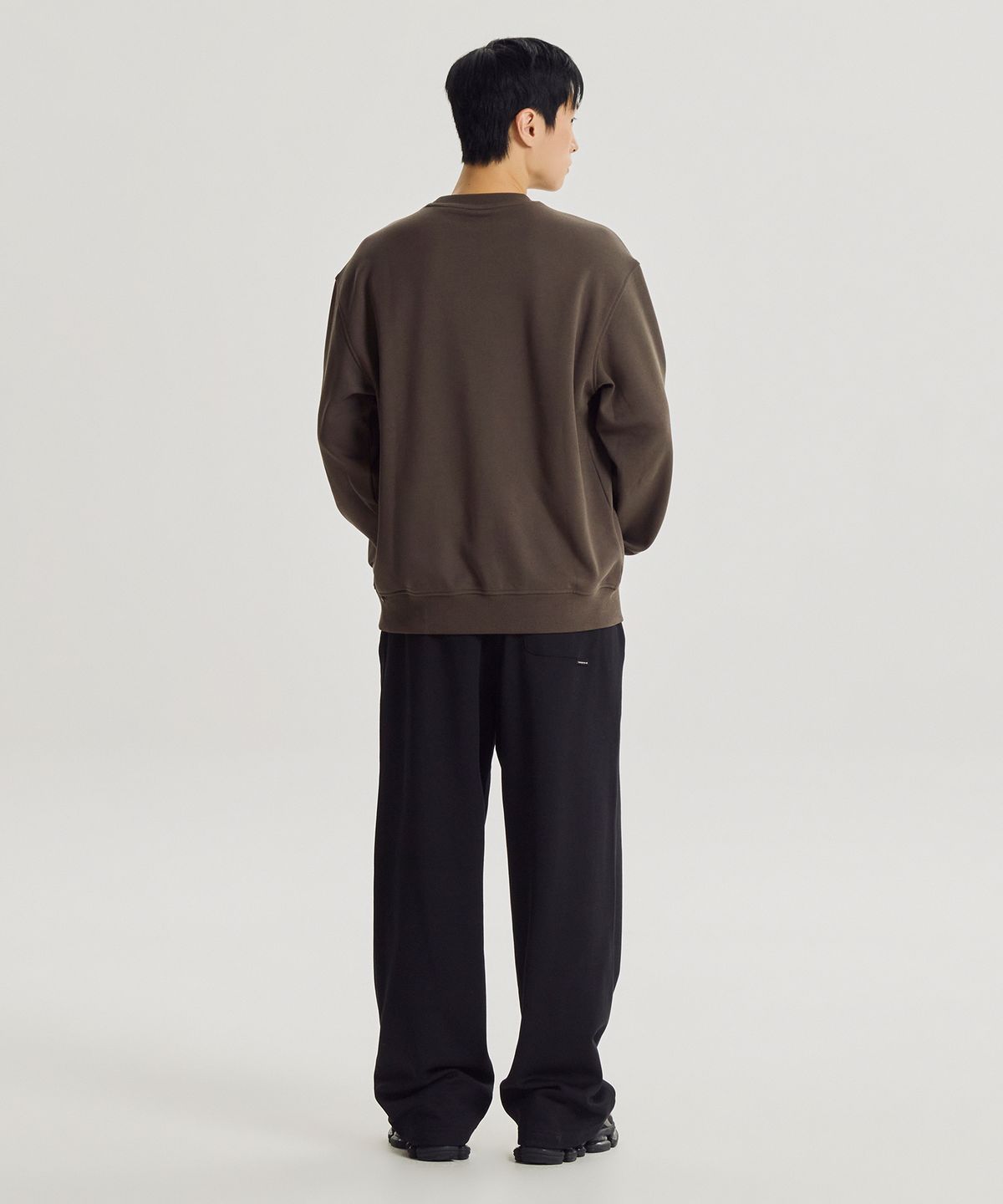 뉴발란스(NEW BALANCE) NBNCG41803 / UNI 에센셜 클래식 맨투맨 (COCOA)