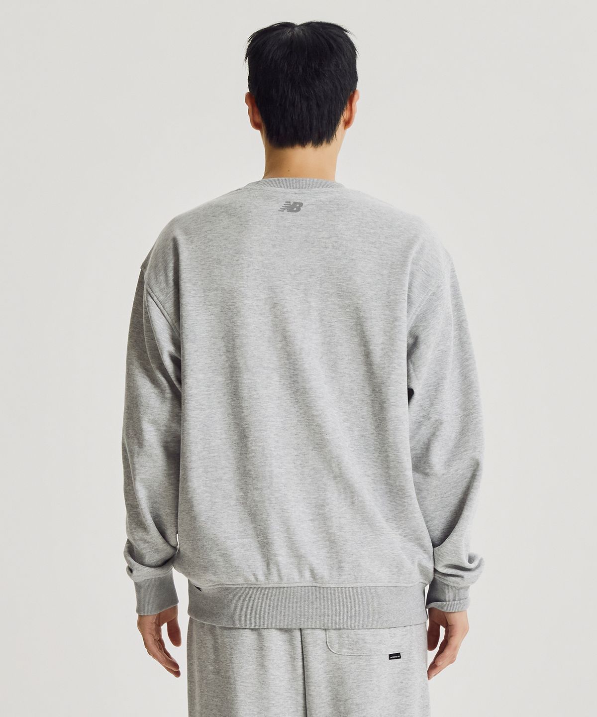 뉴발란스(NEW BALANCE) NBNCG41803 / UNI 에센셜 클래식 맨투맨 (M/GRAY)