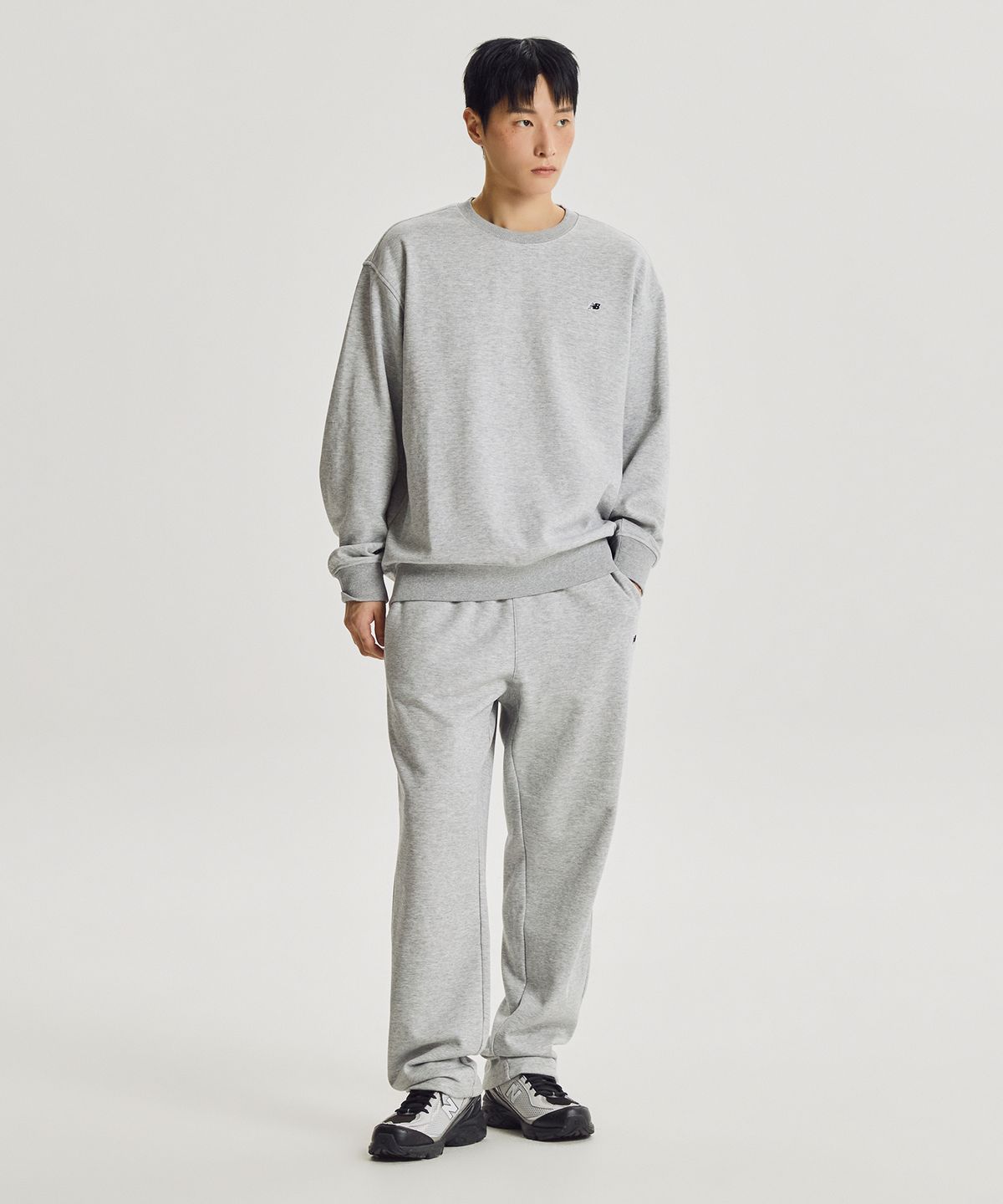 뉴발란스(NEW BALANCE) NBNCG41803 / UNI 에센셜 클래식 맨투맨 (M/GRAY)