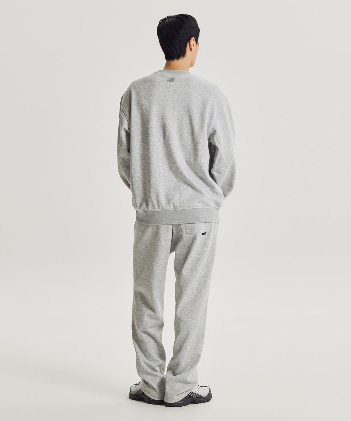 뉴발란스(NEW BALANCE) NBNCG41803 / UNI 에센셜 클래식 맨투맨 (M/GRAY)