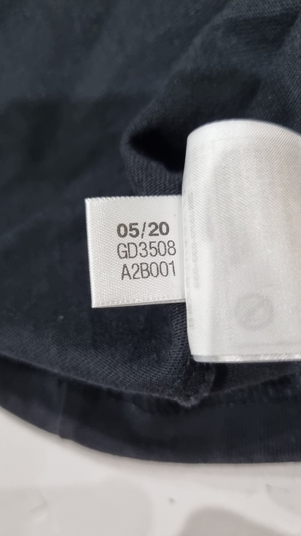 아디다스(ADIDAS) 슈무 티셔츠 - 블랙 / GD3508 L