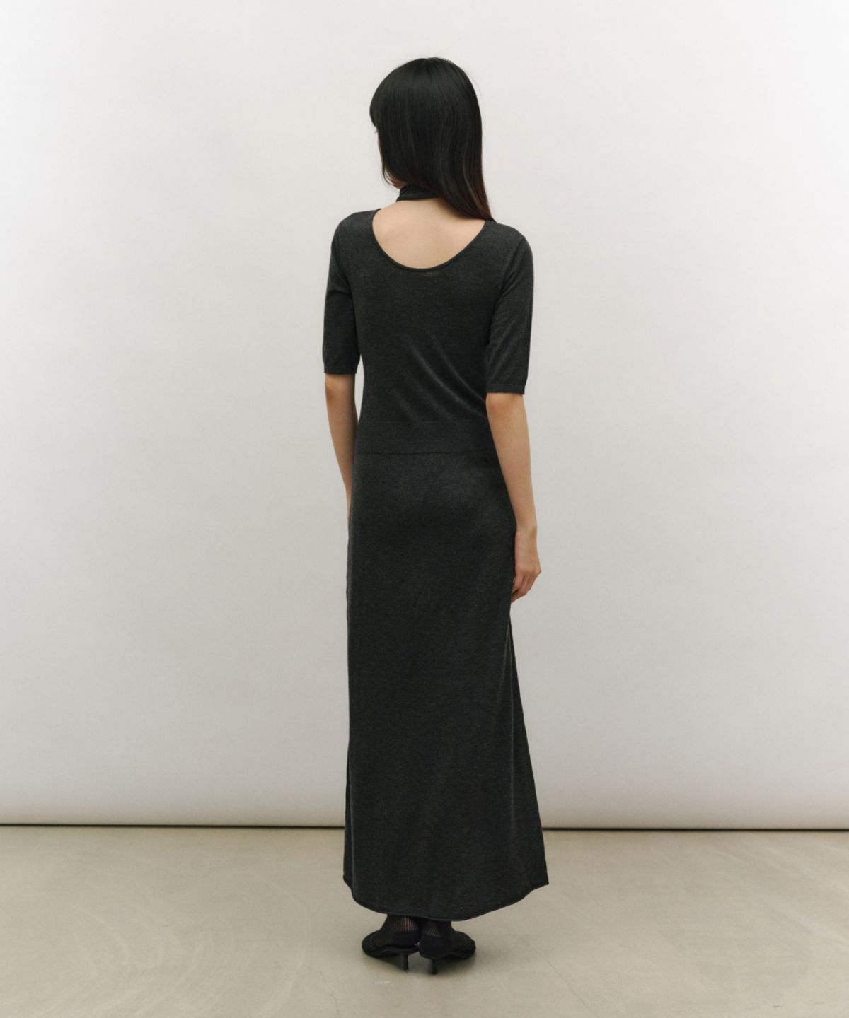 로우타이드(LOW TIDE) SCARF KNIT DRESS [CHARCOAL]