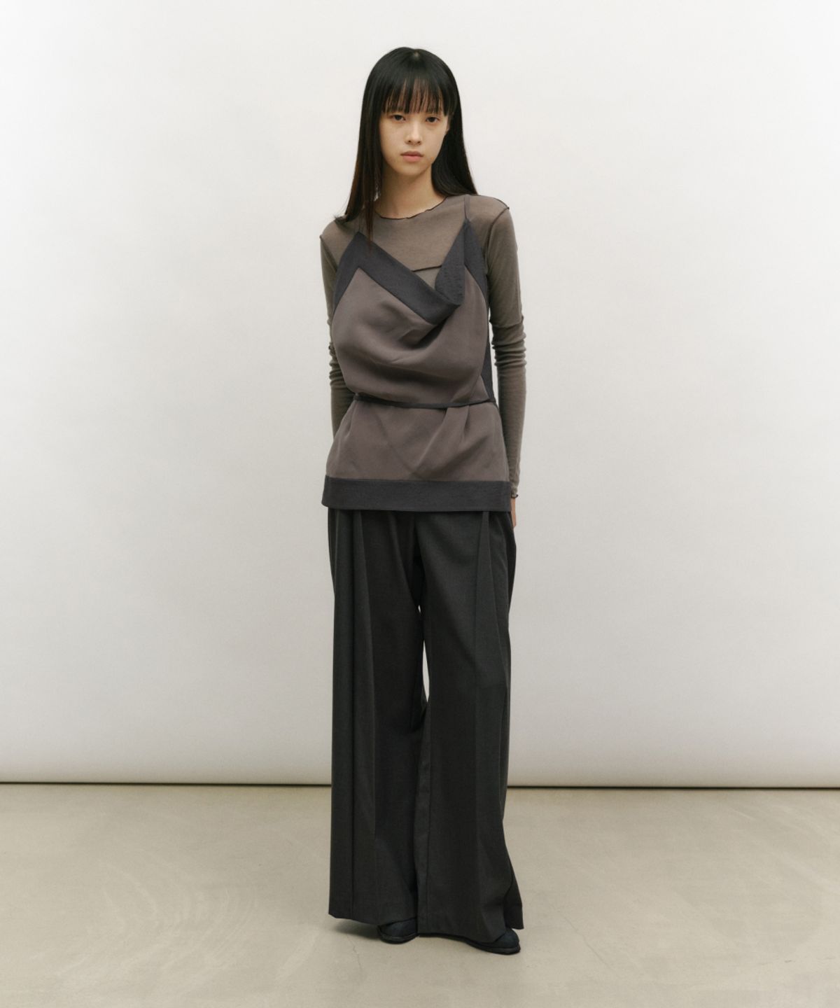로우타이드(LOW TIDE) FRAME COWL HALTER TOP [MOCHA]