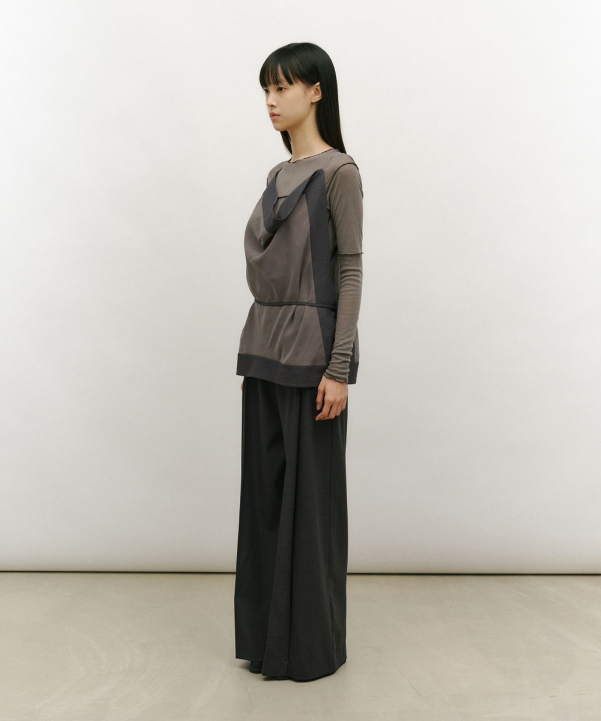 로우타이드(LOW TIDE) FRAME COWL HALTER TOP [MOCHA]