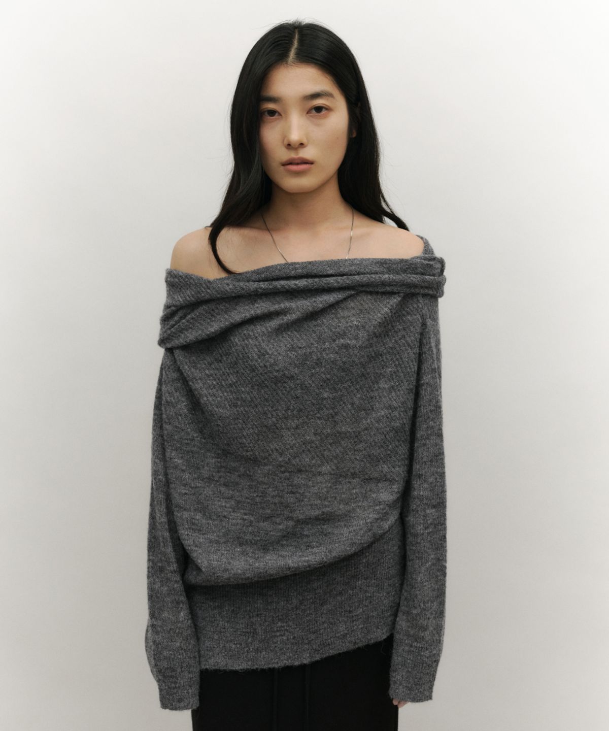 로우타이드(LOW TIDE) RELAXED OFF-SHOULDER KNIT [CHARCOAL]
