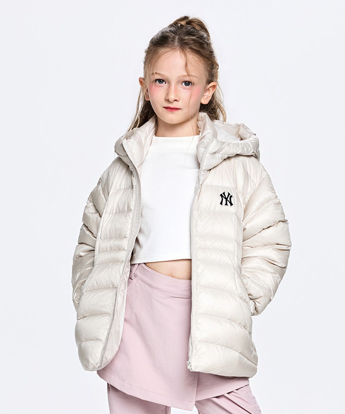 엠엘비 키즈(MLB KIDS) 아웃도어 모디파이드 글로시 경량다운 NY (D.Cream)