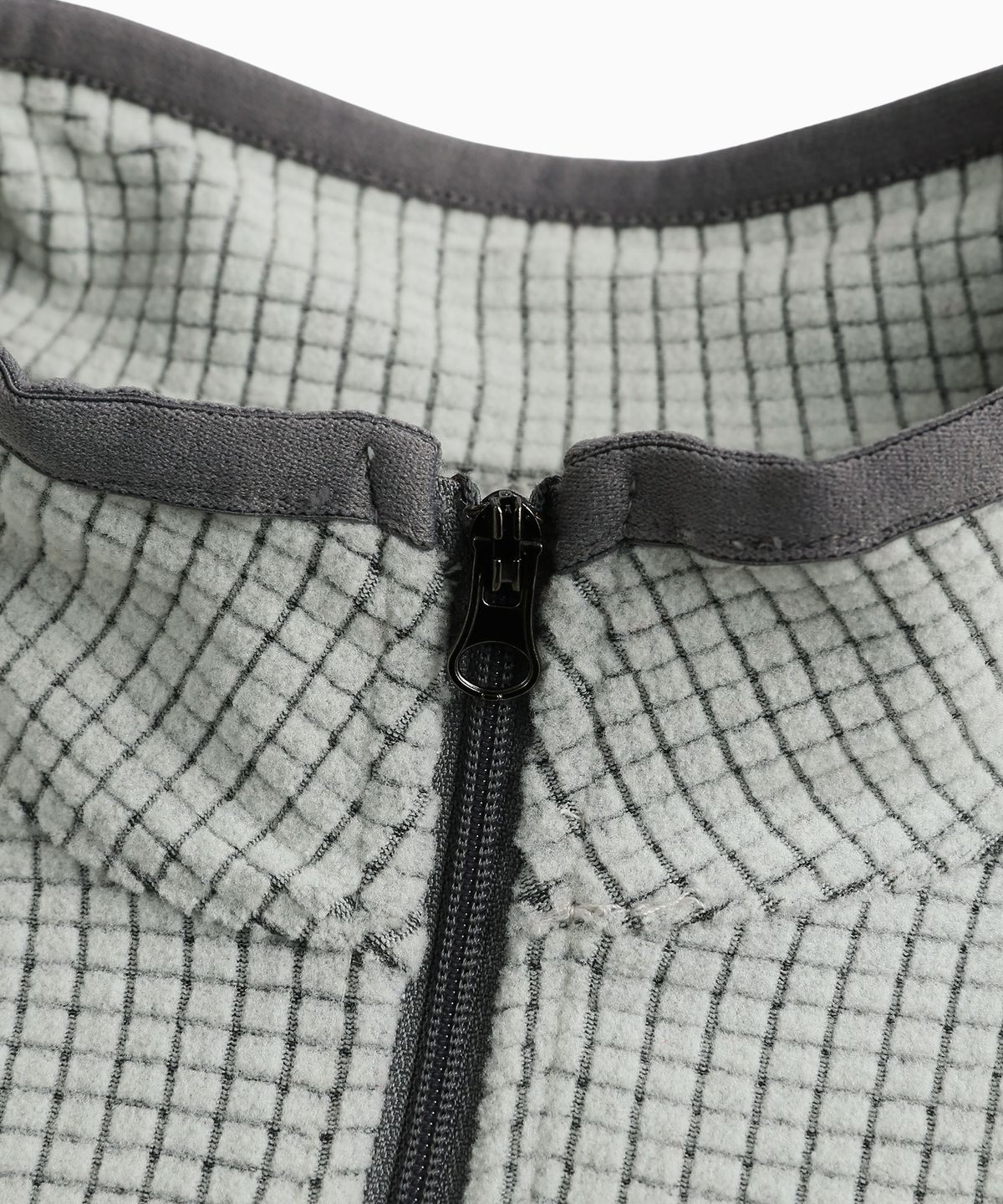 미나수(MENASOO) Neo Curve Waffle Half Zipup_Light Gray