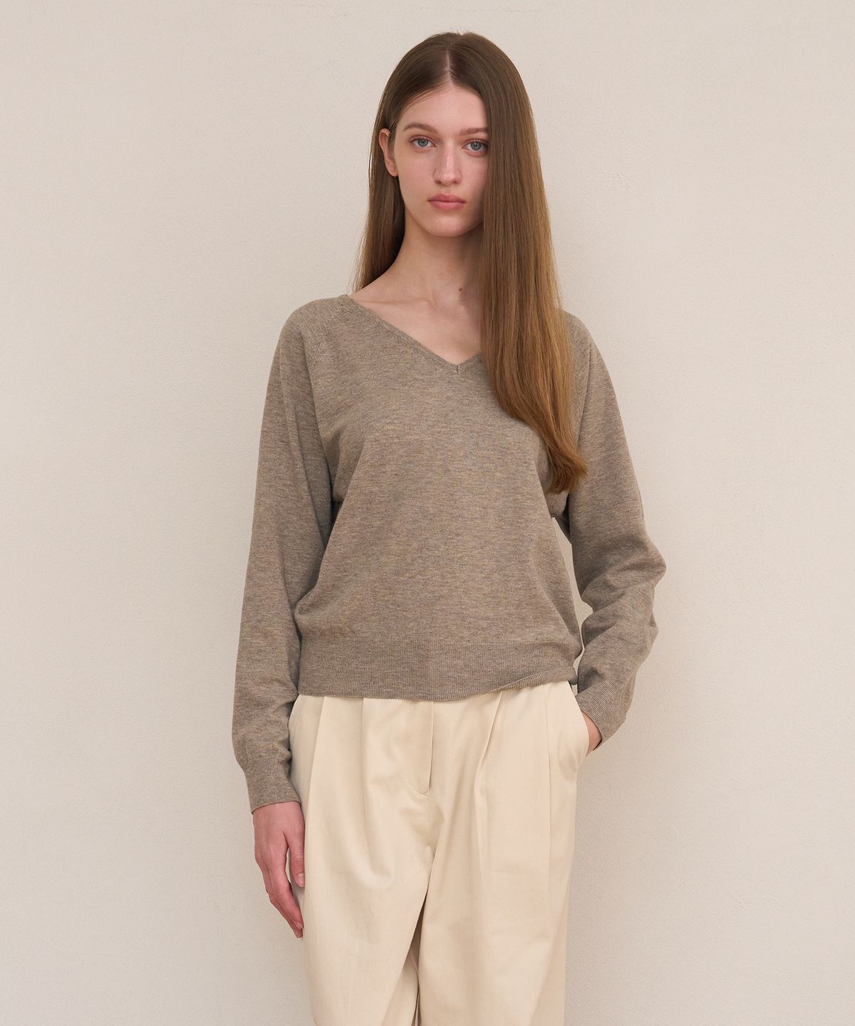 아템포(ATEMPO) ESSENTIAL V-NECK PULLOVER KNIT