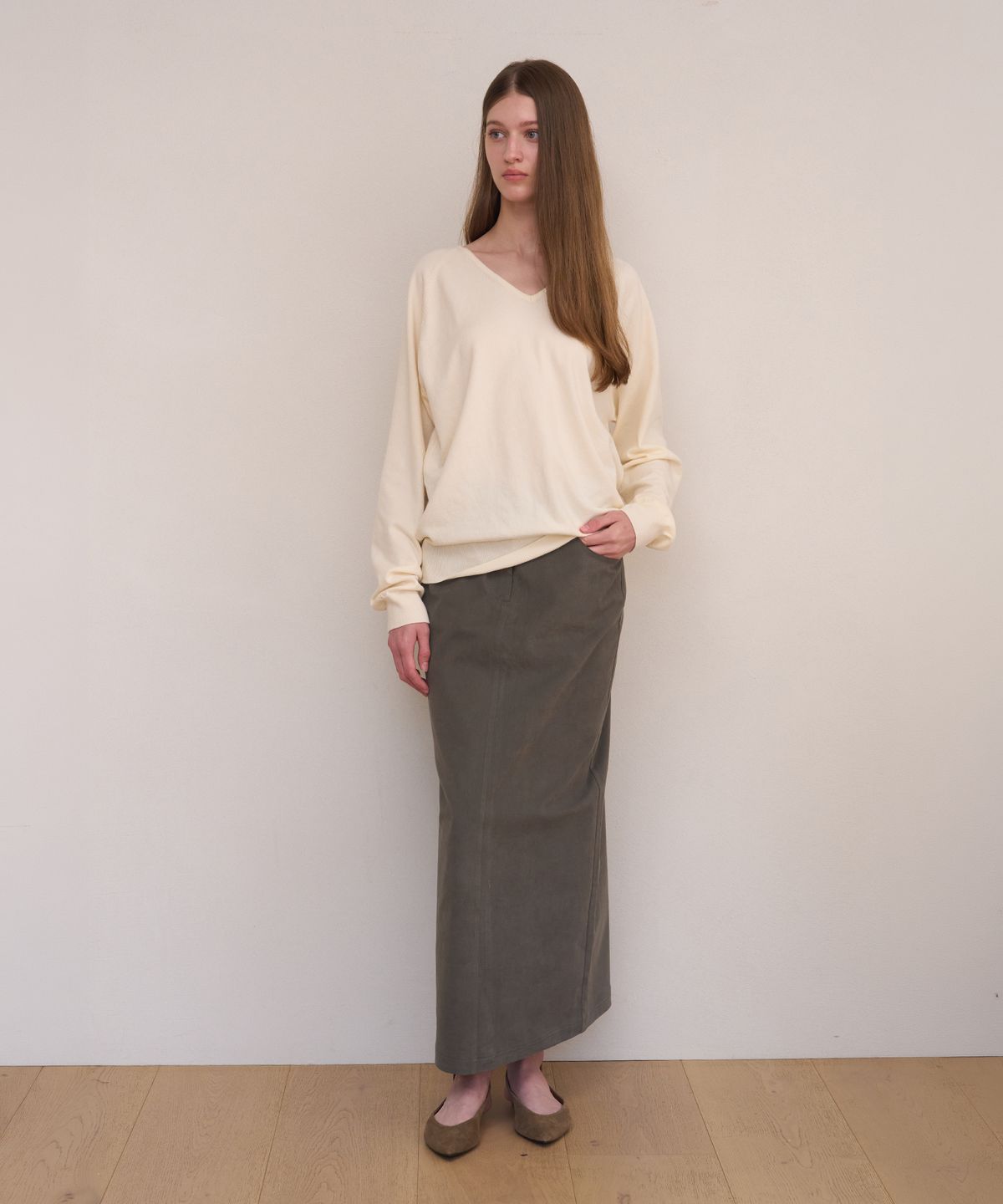 아템포(ATEMPO) ESSENTIAL V-NECK PULLOVER KNIT
